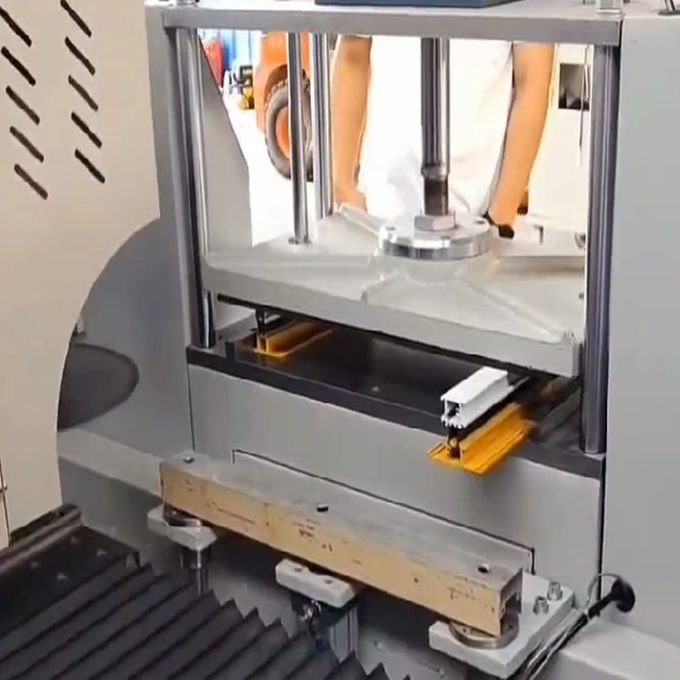 End milling aluminium windows doors machines cnc 50hz aluminum window door machine 2